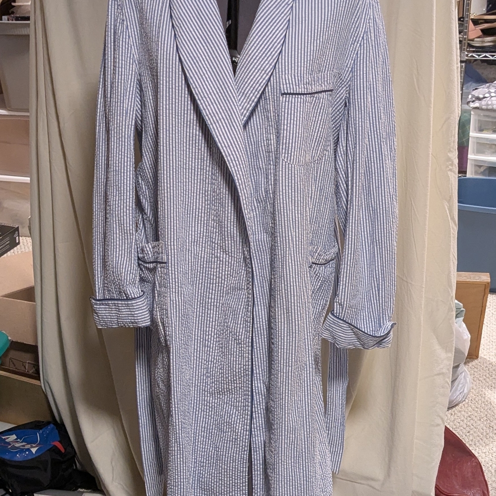 Brooks Brothers Blue and White Seersucker Striped Robe